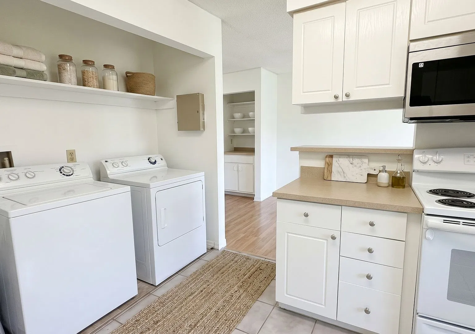 Baymeadows 2-Bedroom Condo with Water Views & Screened Patio || Move in Special $500 Off Second M... — Photo 4