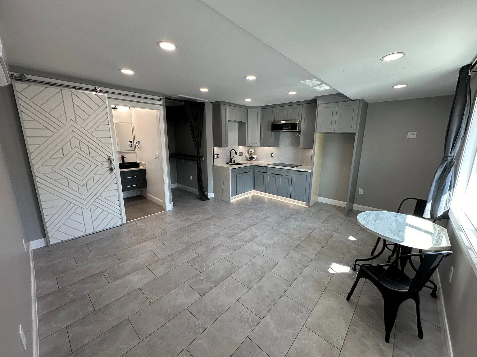 1 bed, 1.0 bath, 400 sqft, $2,000 — Photo 2