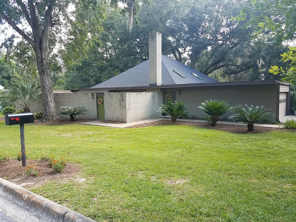 1st image of 2300 Riverhill Dr