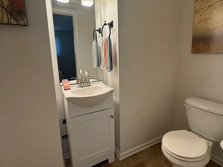 210 S McLean Blvd — Photo 2