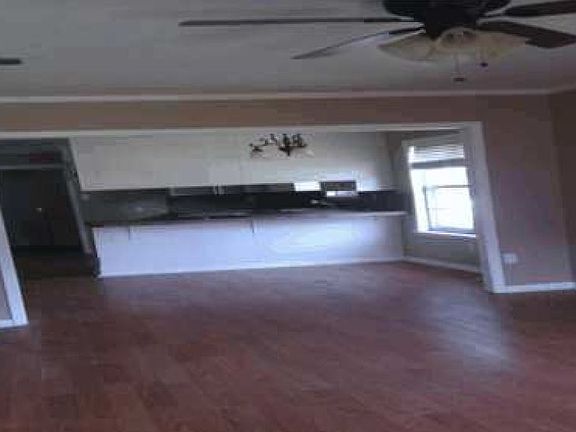 3rd image of 802 S Anna St