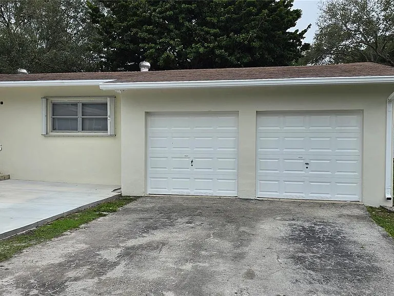 6500 SW 82nd Ave — Photo 4