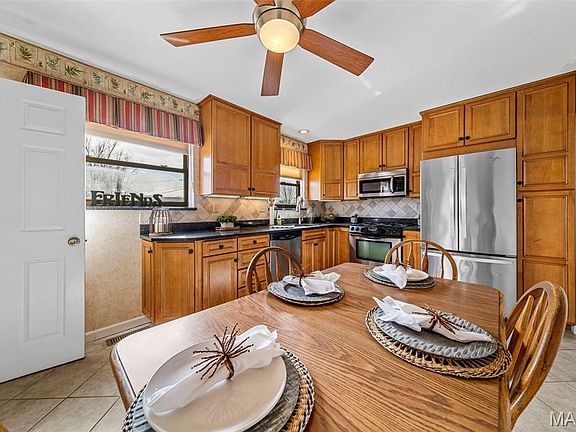 3rd image of 3123 Bedford Ln