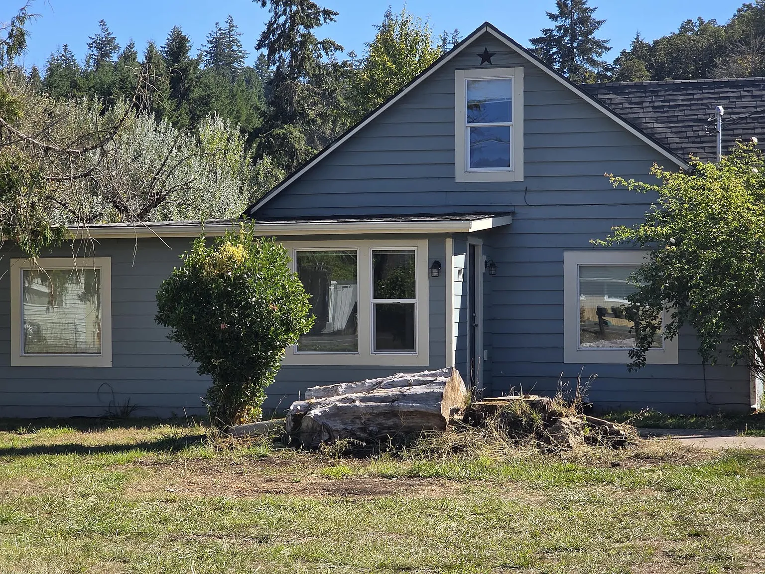 5 bed, 1.5 bath, 2000 sqft, $2,300 — Photo 3