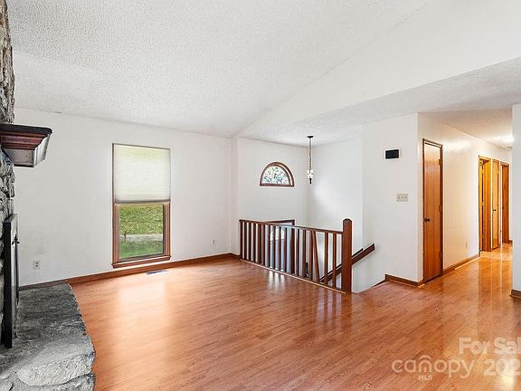 4th image of 153 Elkwood Ave
