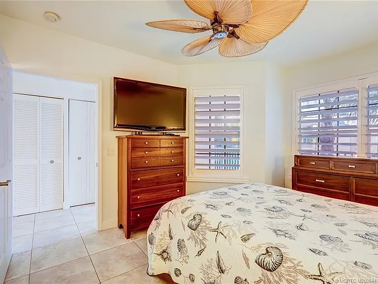5750 NE Island Cove Way #3302 — Photo 8