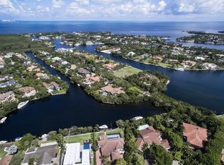 475 Casuarina Conc, Coral Gables, FL 33143