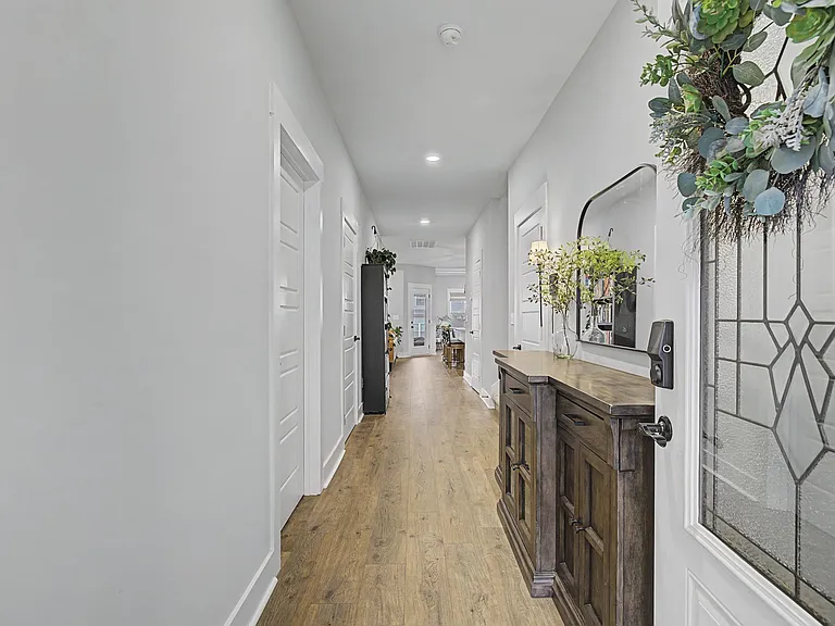959 Alton Dr — Photo 2