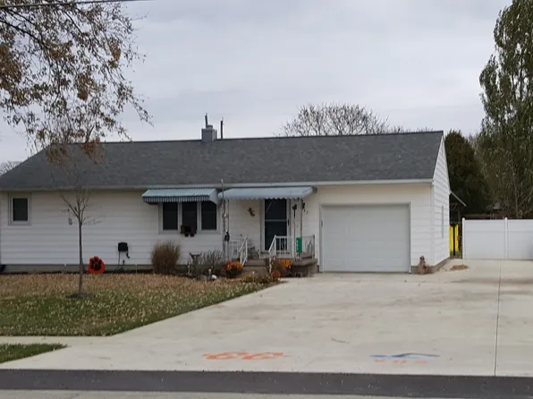 943 S Center St, Versailles, OH 45380