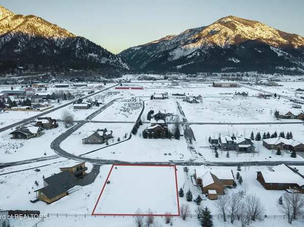 54 Columbine St, Alpine, WY 83128