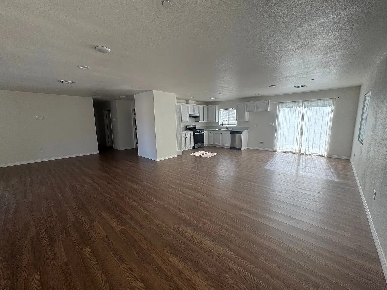 Spacious 3-Bedroom, 2-Bath Hemet Home with Updated Interior — Photo 4