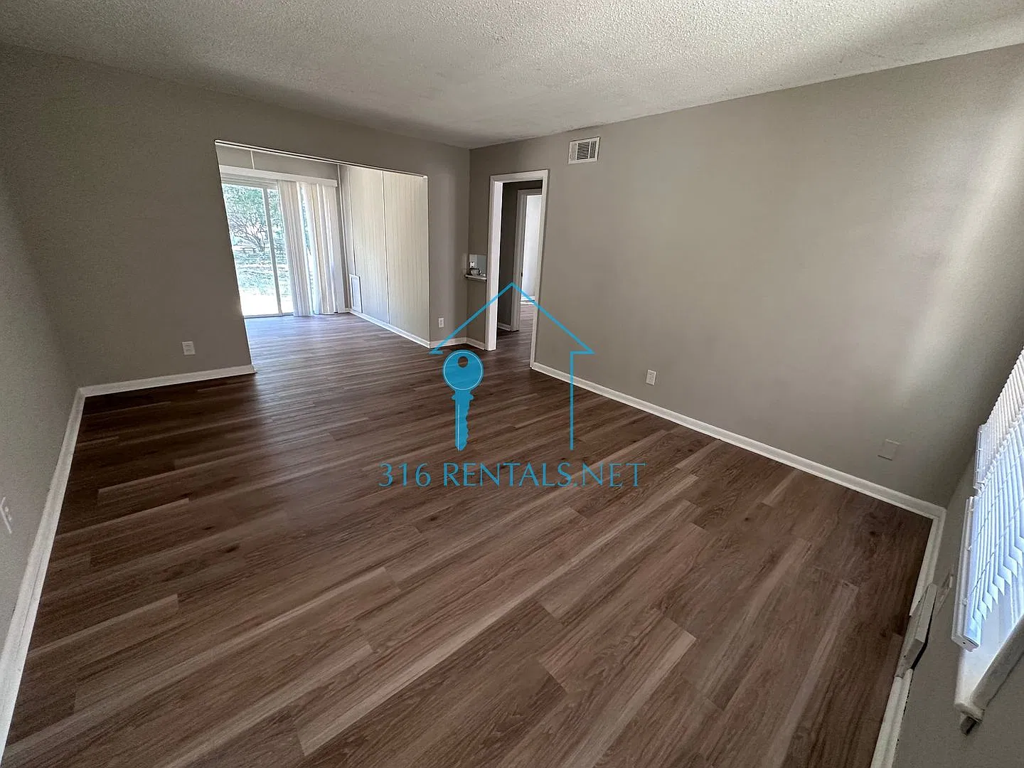 $995- ** Coming Soon** 2 Bedroom / 1 Bathroom - Single Family Home — Photo 2