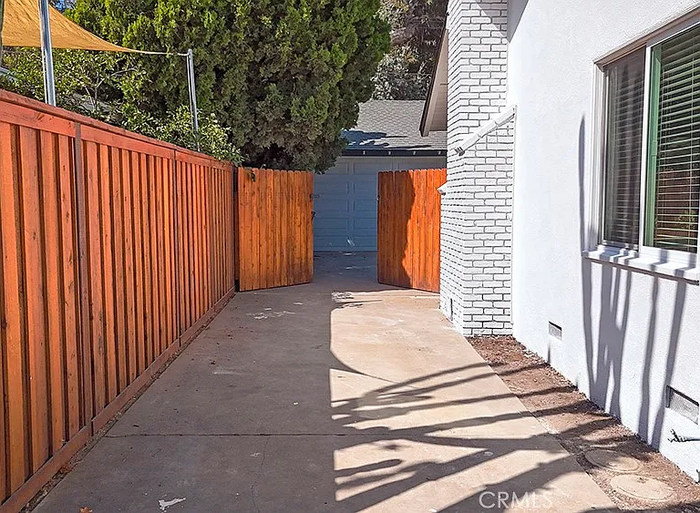 2149 Victoria Dr — Photo 4