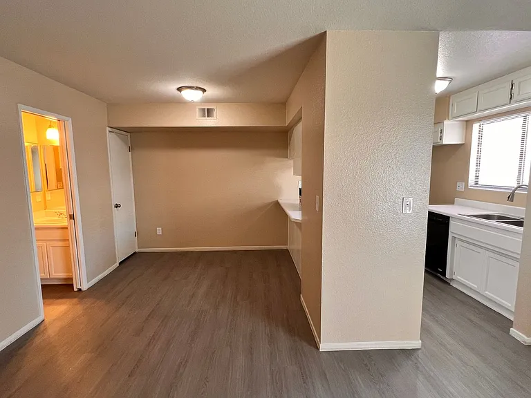 8111 Laborough Dr — Photo 5