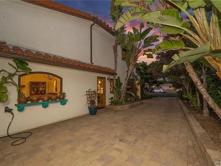 1337 Vuelta Grande Ave — Photo 41