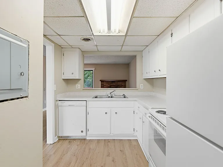 1241 N Graycroft Ave — Photo 16