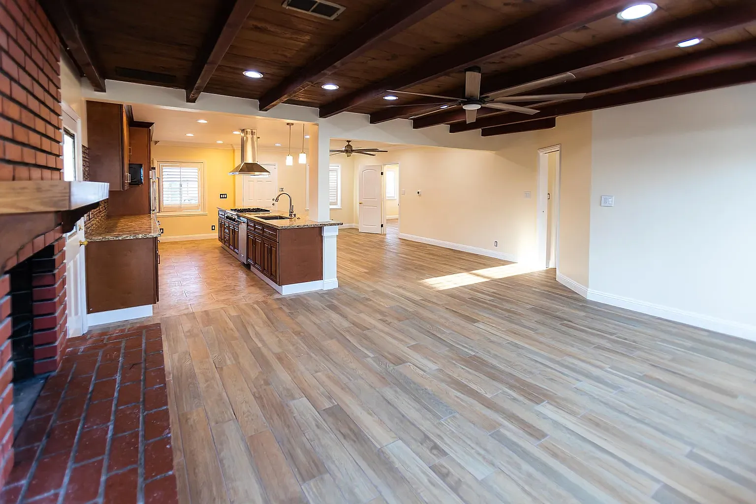 3 bed, 1350 sqft, $4,300 — Photo 3
