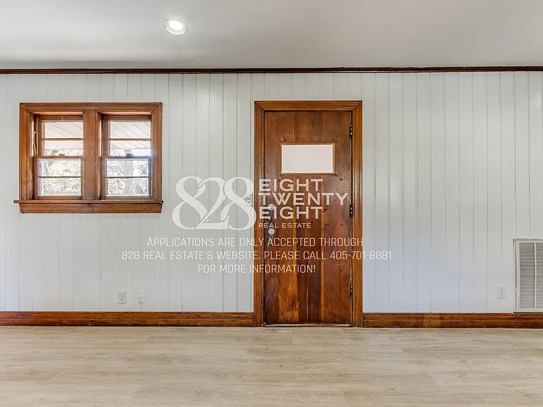 241 Emelyn St — Photo 6