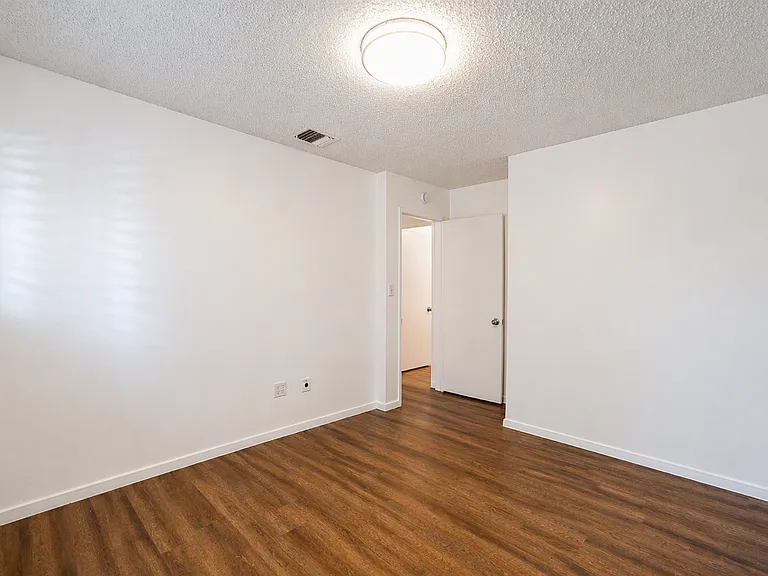 220 Lilac Ct — Photo 30