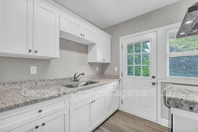 2 bed, 1.0 bath, 875 sqft, $1,145 — Photo 1