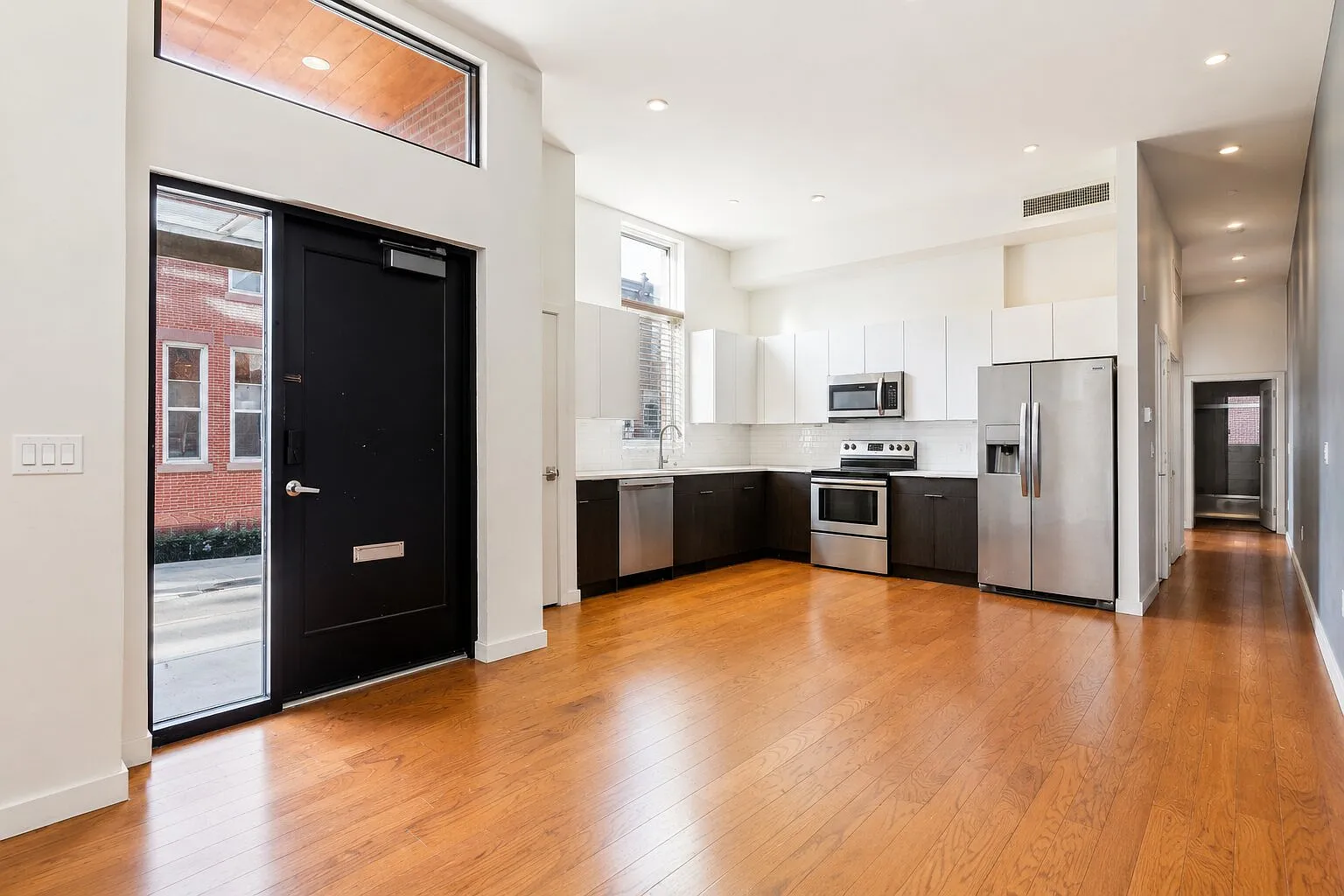 2 bed, 1000 sqft, $1,900 — Photo 1