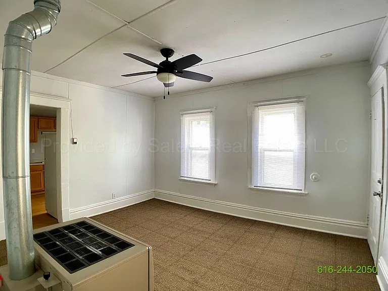 344 - 346 Diamond Ave SE — Photo 5