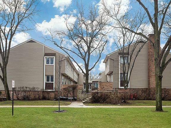 2nd image of 1150 Meadow Rd