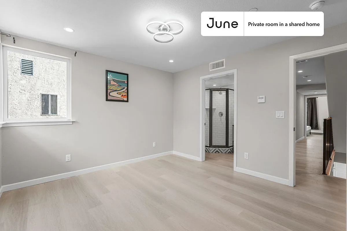 Queen bedroom in 5 bed/5 bath home in Boyle Heights #1829 A — Photo 4