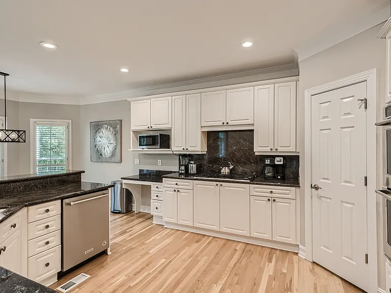 3362 Mathieson Dr NE — Photo 14