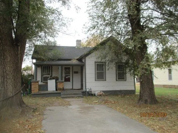 207 E 8th St, Larned, KS 67550