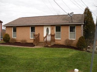 13 W White Oak Dr, Delmont, PA