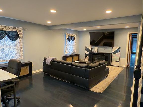 2nd image of 29 Edwards St