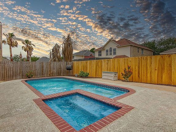 3rd image of 7713 Cedar Creek Cir