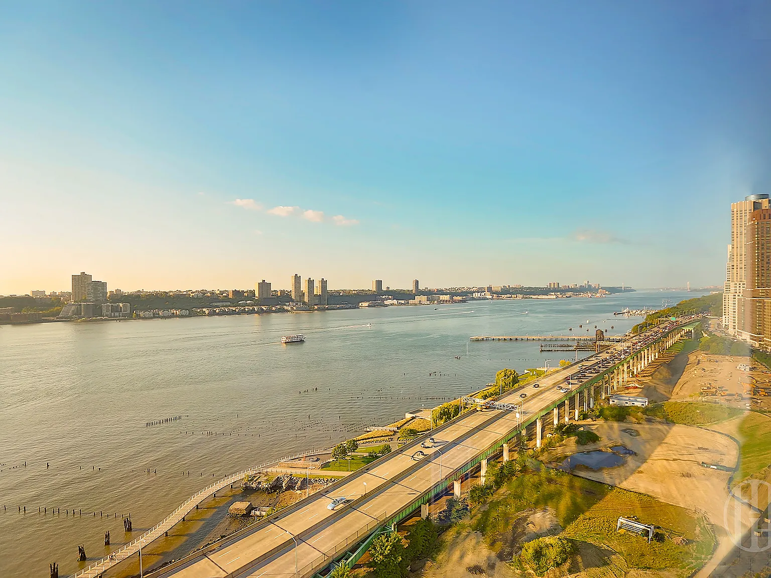 50 Riverside Boulevard — Photo 2