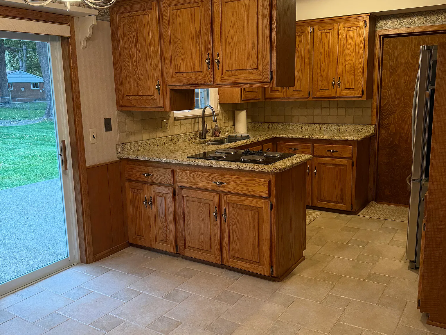 3 bed, 1.5 bath, 1700 sqft, $2,400 — Photo 3
