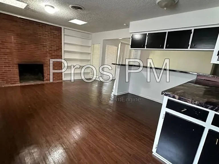 2101 Bradford Dr — Photo 17