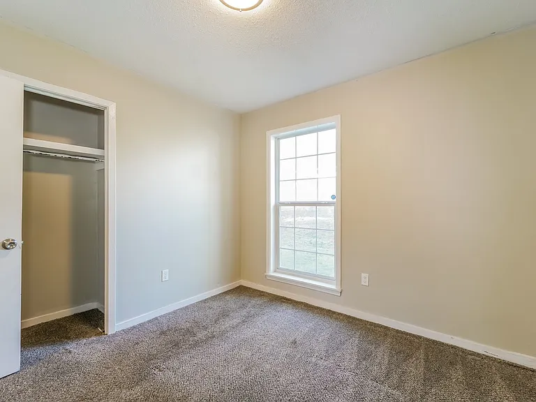 785736_026_bedroom_13538852.jpg