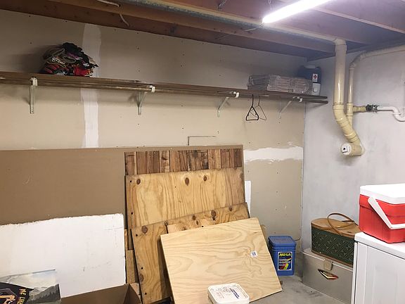 Other part of laundry room.