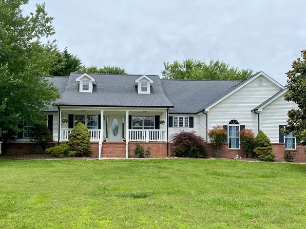 1957 Lakebrook Cir, Dandridge, TN 37725