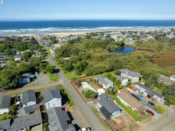 503 S 6th Ave, Rockaway Beach, OR 97136