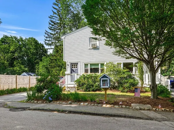 10 Cleveland Ave #1, Ipswich, MA 01938