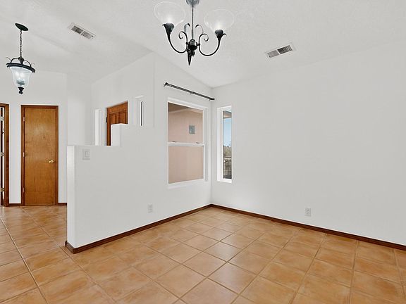 4th image of 9507 Corona Ave NE