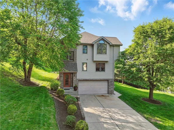235 Valley Circle Dr, Charleroi, PA 15022