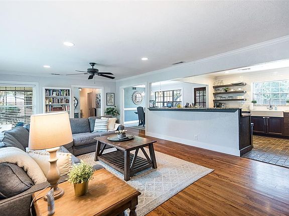 3rd image of 3016 Primrose Ln