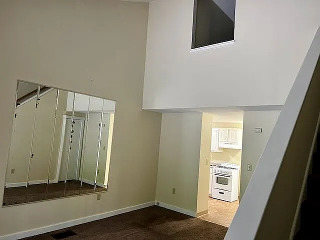 4 Adams Circle Apartments — Photo 4