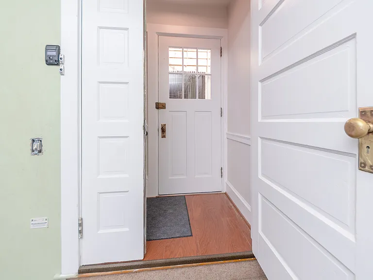 206 E Marion St — Photo 1