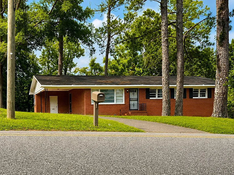 2417 Alandale Dr — Photo 1