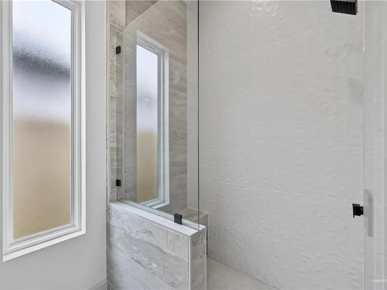 1017 Dolores St — Photo 15