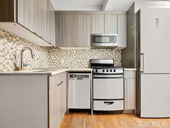 4th image of 922 Lafayette Ave #4