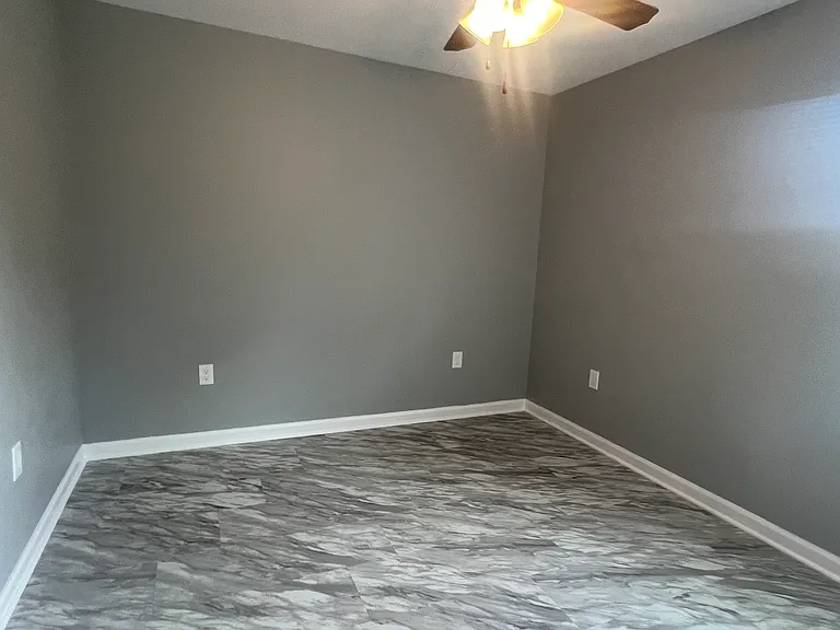 500 Hunters Cir #B — Photo 24